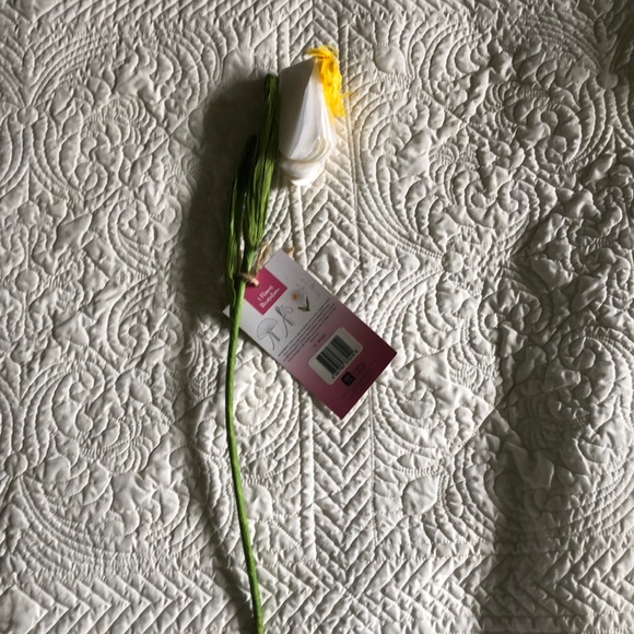 New! Paper WHITE GIANT FLOWER DECORATION - MEDIUM - Picture 2 of 4